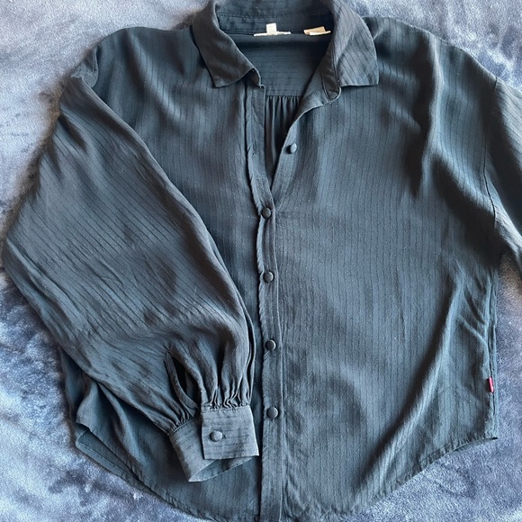 Levi’s flowy woven top with striped texture - Picture 2 of 6